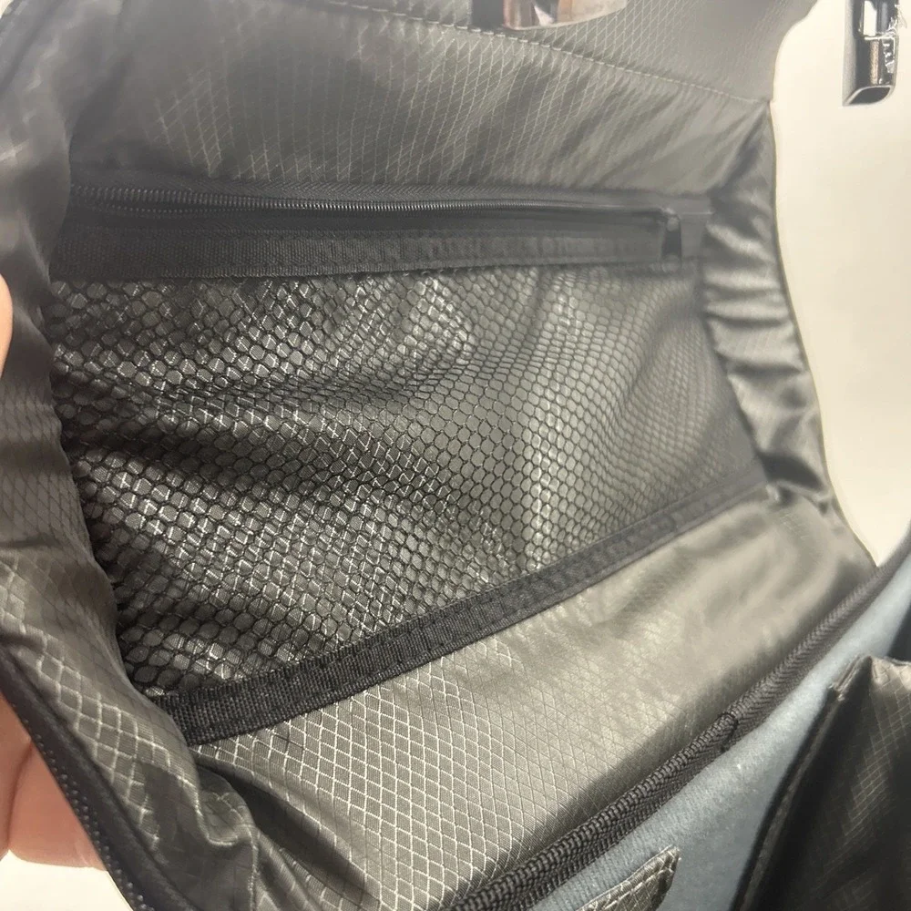 Genuine Nikon DSLR Accessory Bag With Shoulder Straps Excellent Condition